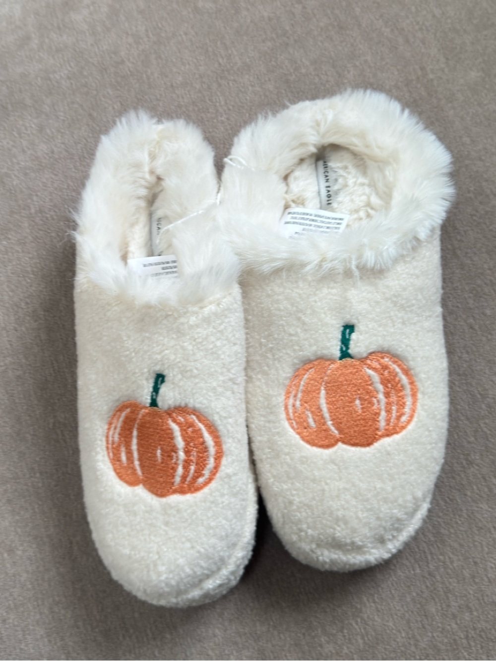 American Eagle Pumpkin Slippers Cream Faux Fur NWT Size 9 🎃